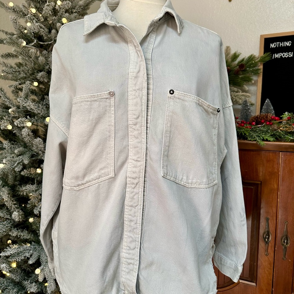 Zara Oversized Light Gray Shacket / Utility Shirt
Jacket - Size L